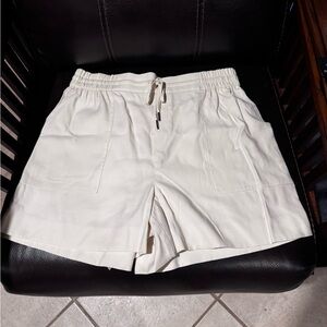 Vera Wang Cream Elastic Waist Shorts size Med